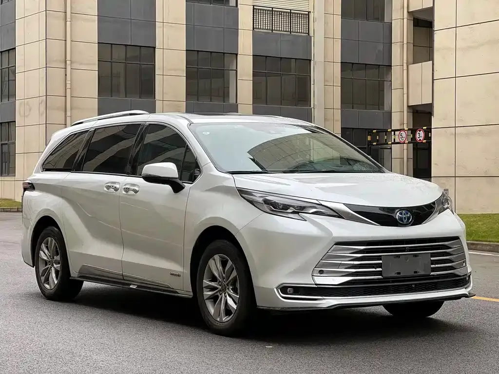 Toyota Sienna 2025 из CN, фото 8