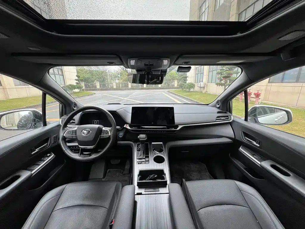 Toyota Sienna 2025 из CN, фото 7