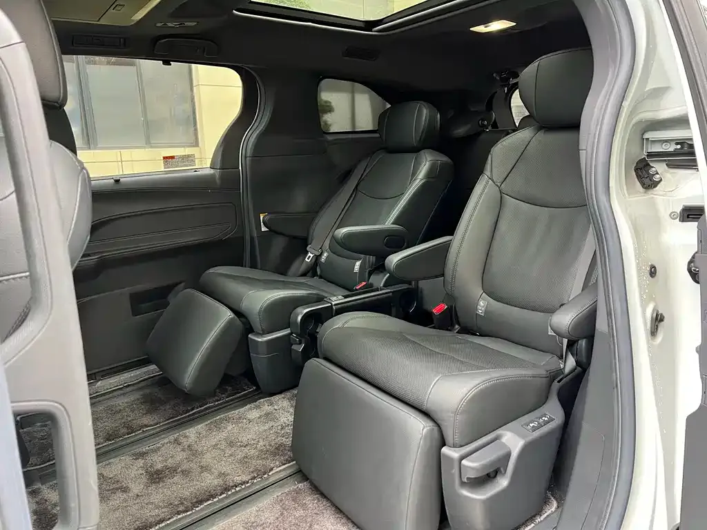Toyota Sienna 2025 из CN, фото 9