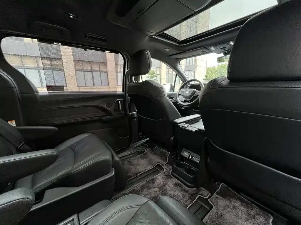 Toyota Sienna 2025 из CN, фото 4
