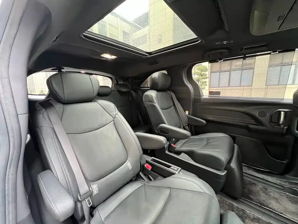 Toyota Sienna 2025 из CN, фото 5
