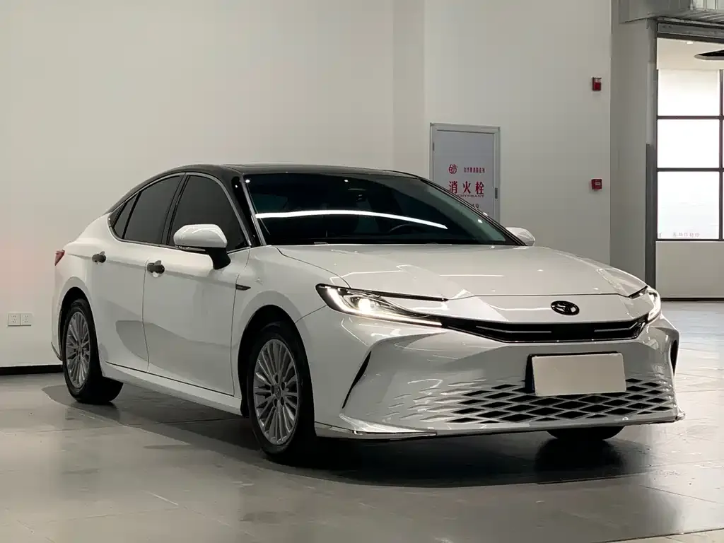 Toyota Camry 2025 из CN, фото 2