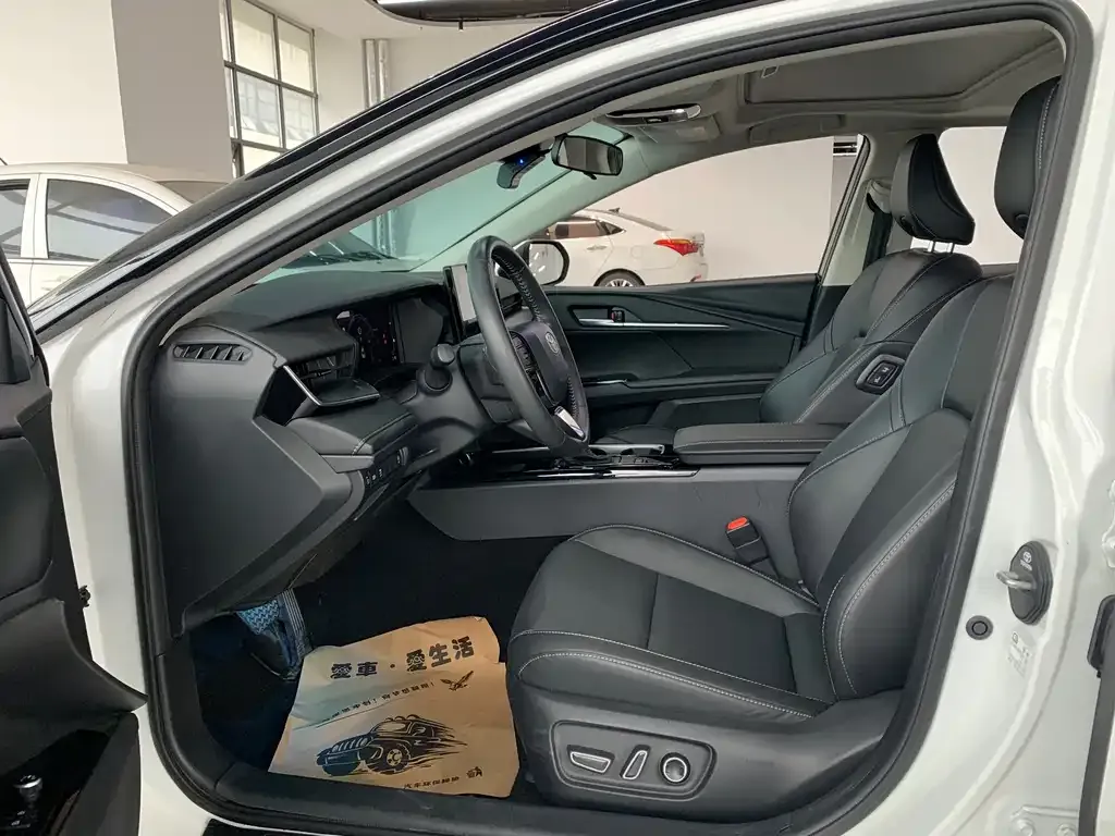 Toyota Camry 2025 из CN, фото 8