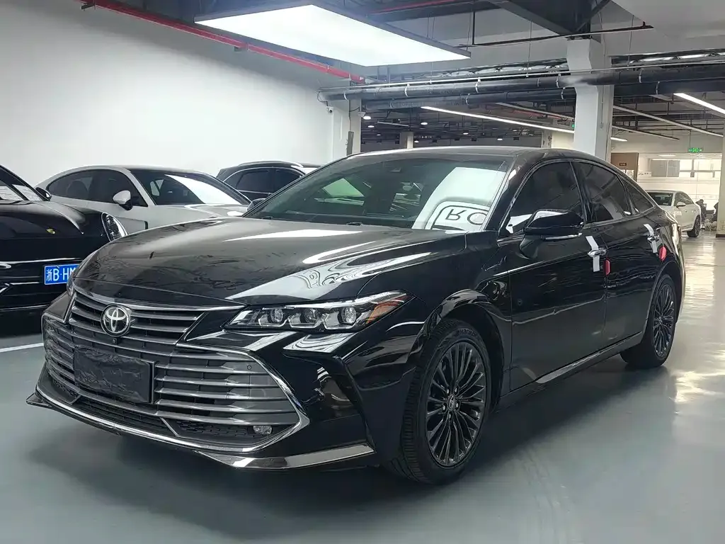 Toyota Avalon — фото 1
