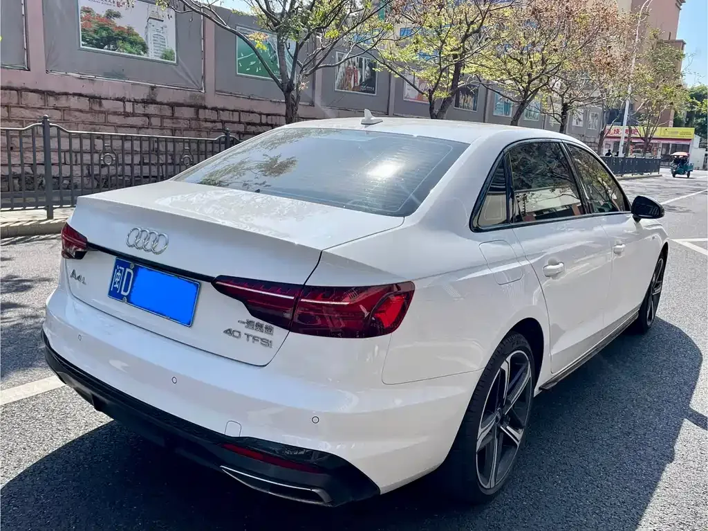 Audi A4L 2023 из CN, фото 9