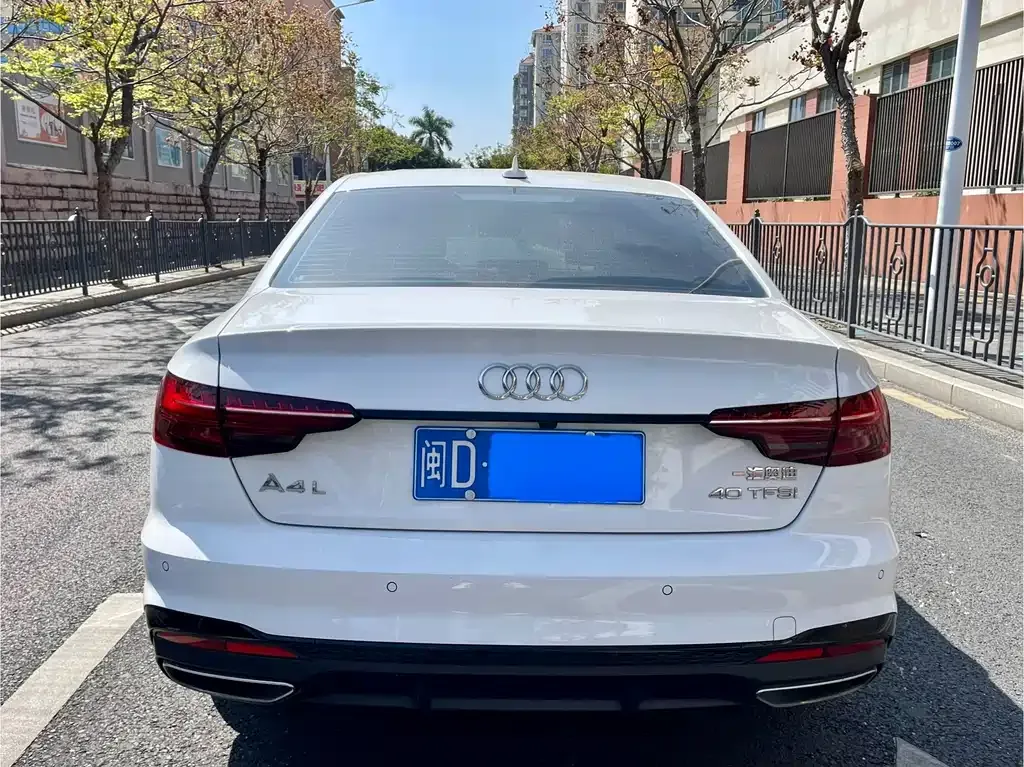 Audi A4L 2023 из CN, фото 10