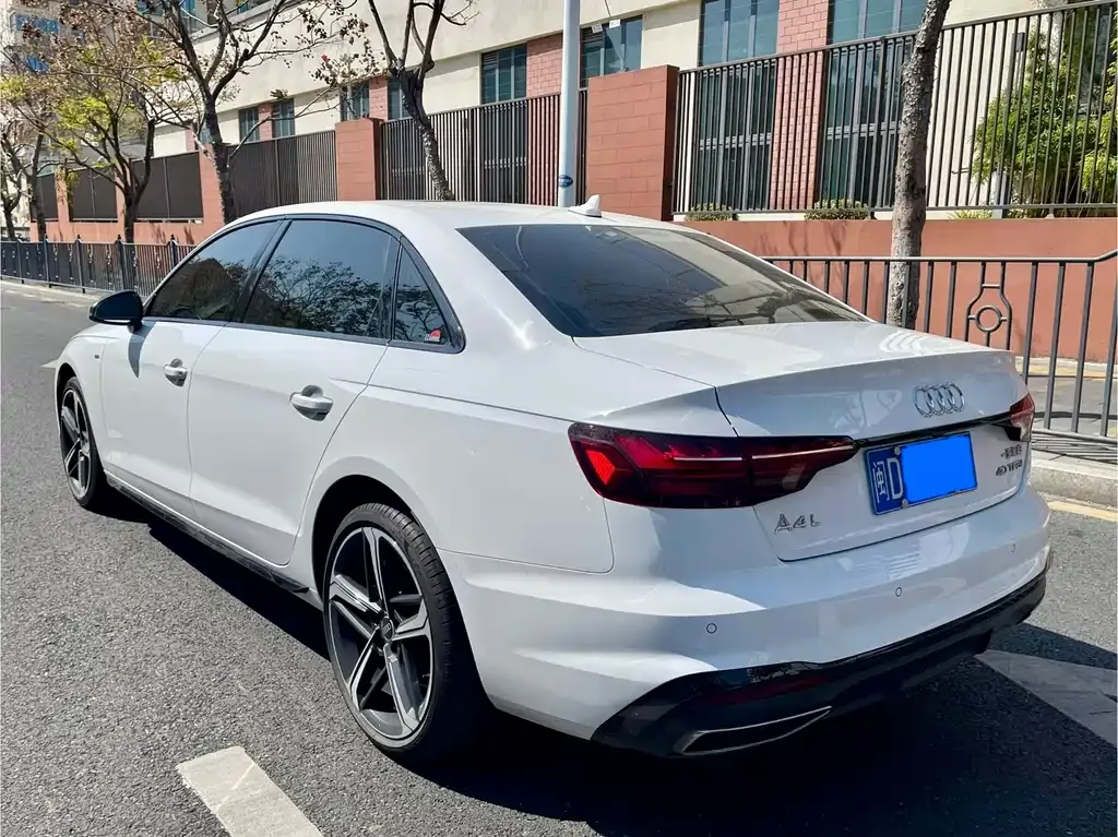 Audi A4L 2023 из CN, фото 5