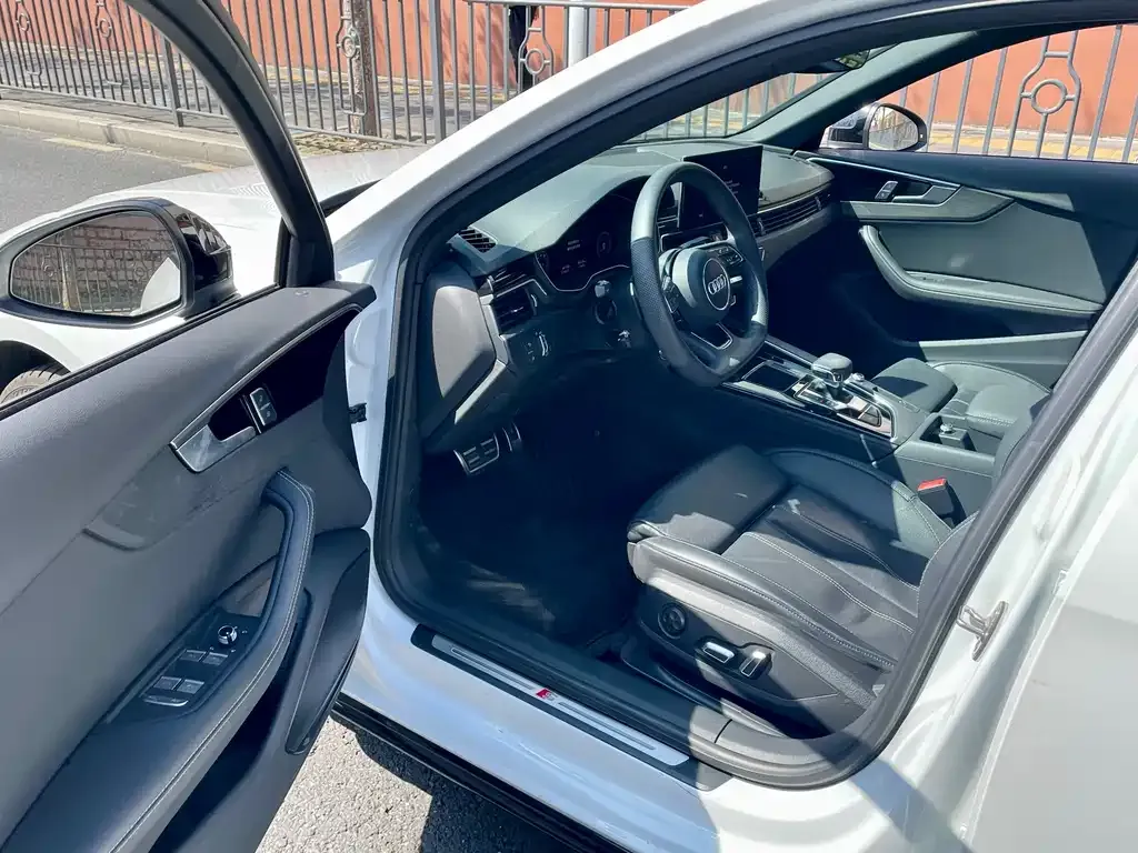 Audi A4L 2023 из CN, фото 8