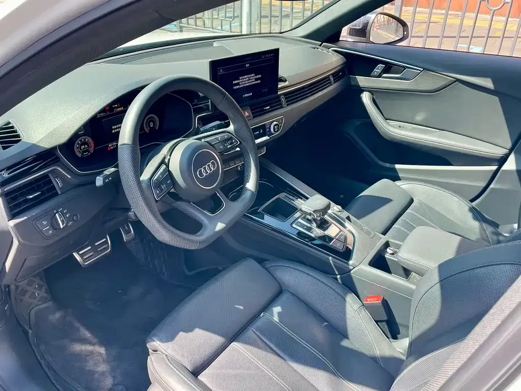 Audi A4L 2023 из CN, фото 3