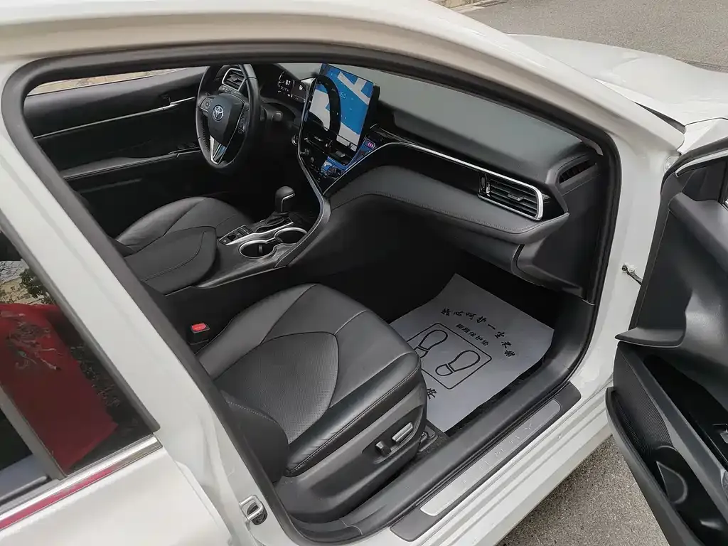 Toyota Camry 2023 из CN, фото 2