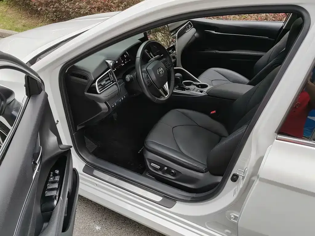 Toyota Camry 2023 из CN, фото 4