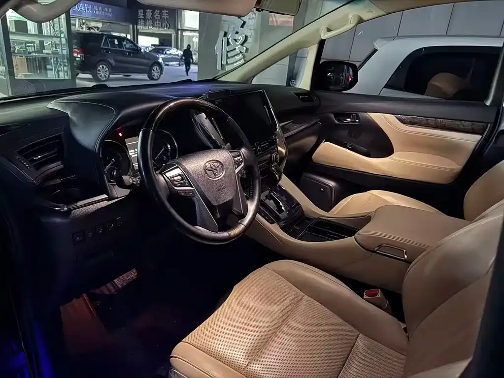 Toyota Vellfire 2023 из CN, фото 5