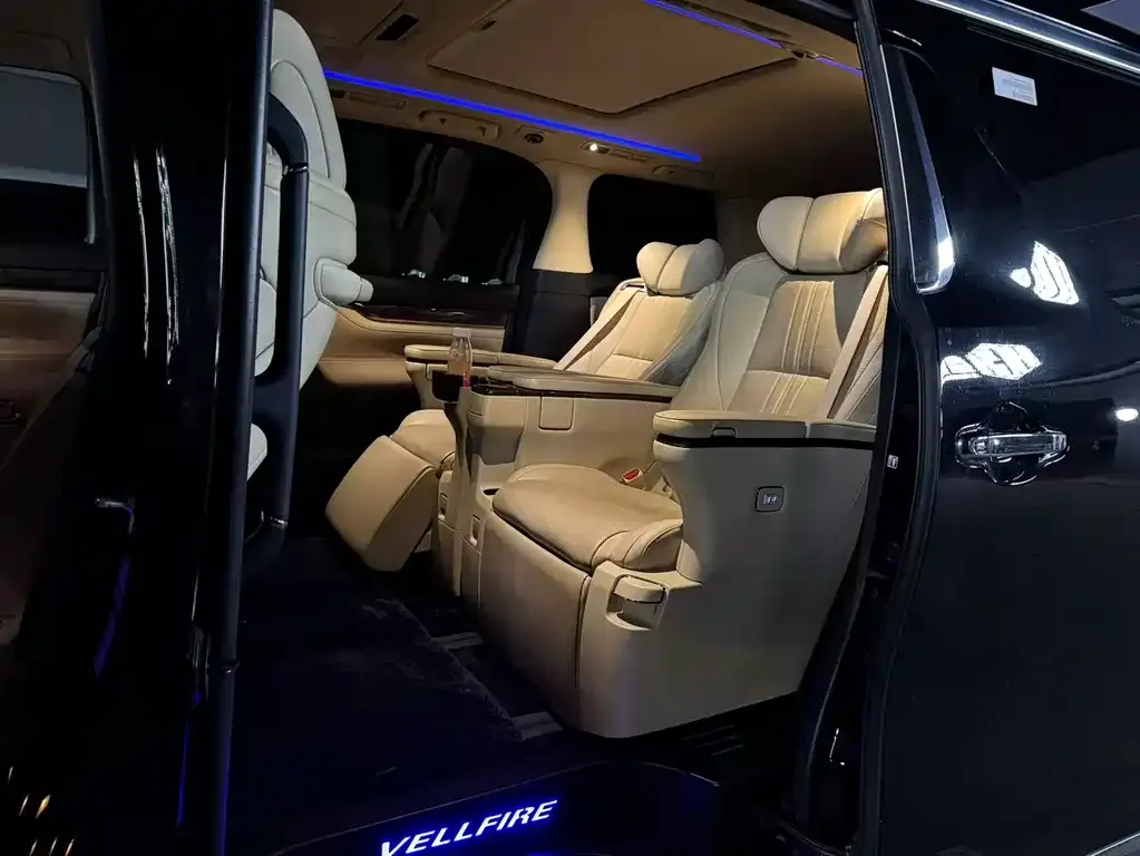 Toyota Vellfire 2023 из CN, фото 2
