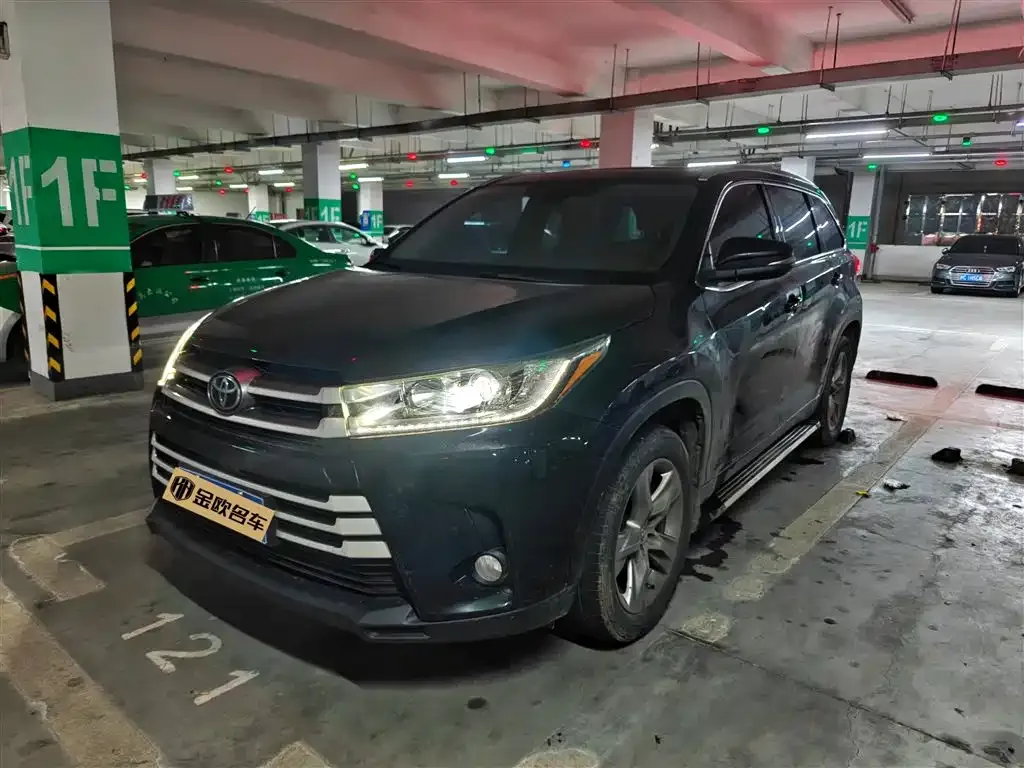 Toyota Highlander — фото 1