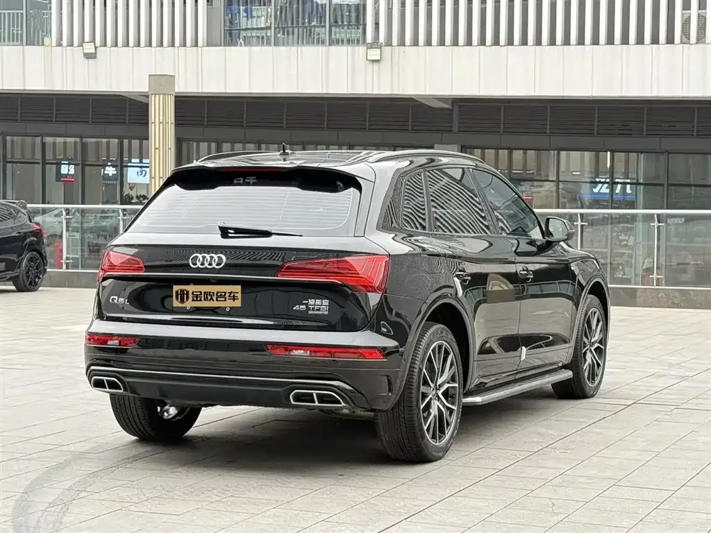 Audi Q5L — фото 9
