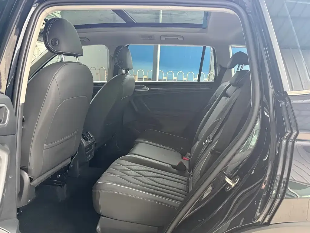 Volkswagen Tiguan L 2023 из CN, фото 9