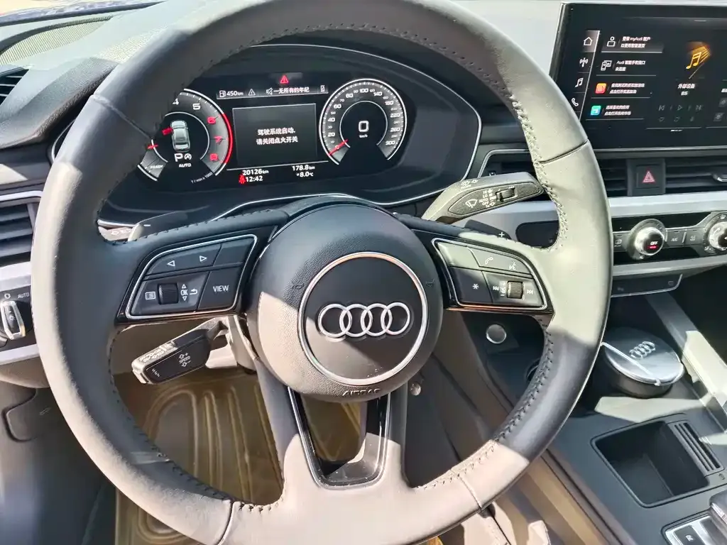 Audi A4L 2021 из CN, фото 3