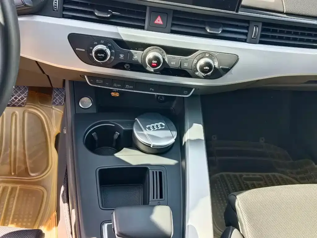 Audi A4L 2021 из CN, фото 10