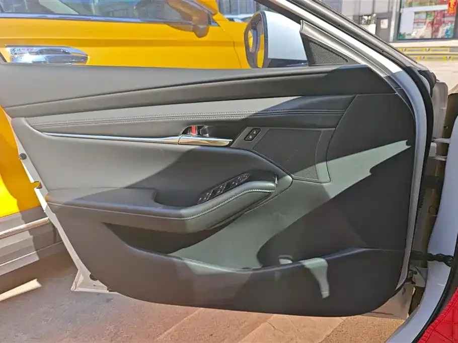 Mazda 3 Axela 2023 из CN, фото 9