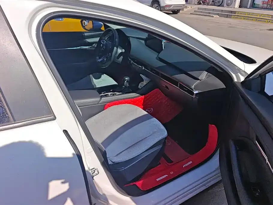 Mazda 3 Axela 2023 из CN, фото 4
