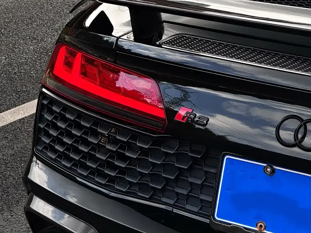 Audi R8 — фото 5