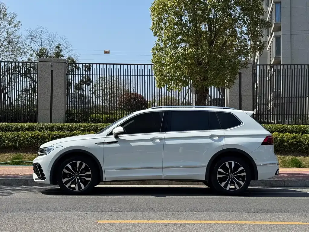 Volkswagen Tiguan L 2023 из CN, фото 7
