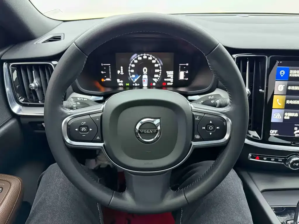 Volvo S60 — фото 4