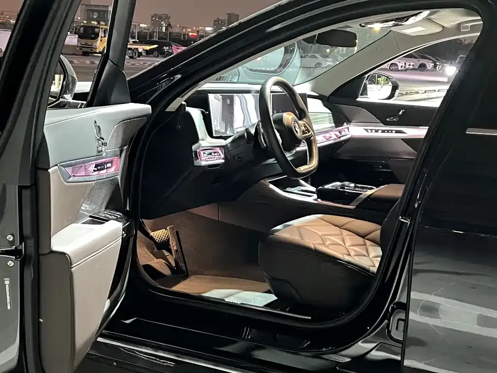 BMW 7 Series — фото 10