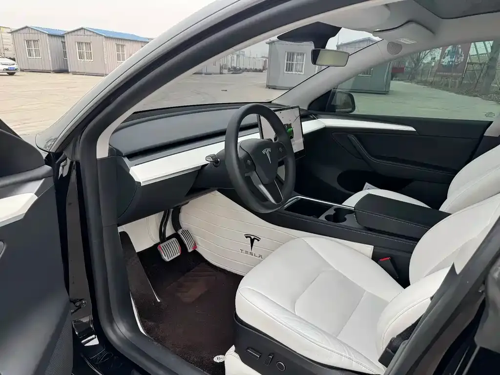Tesla Model Y — фото 7