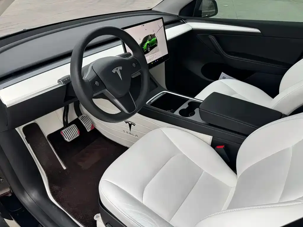 Tesla Model Y — фото 6