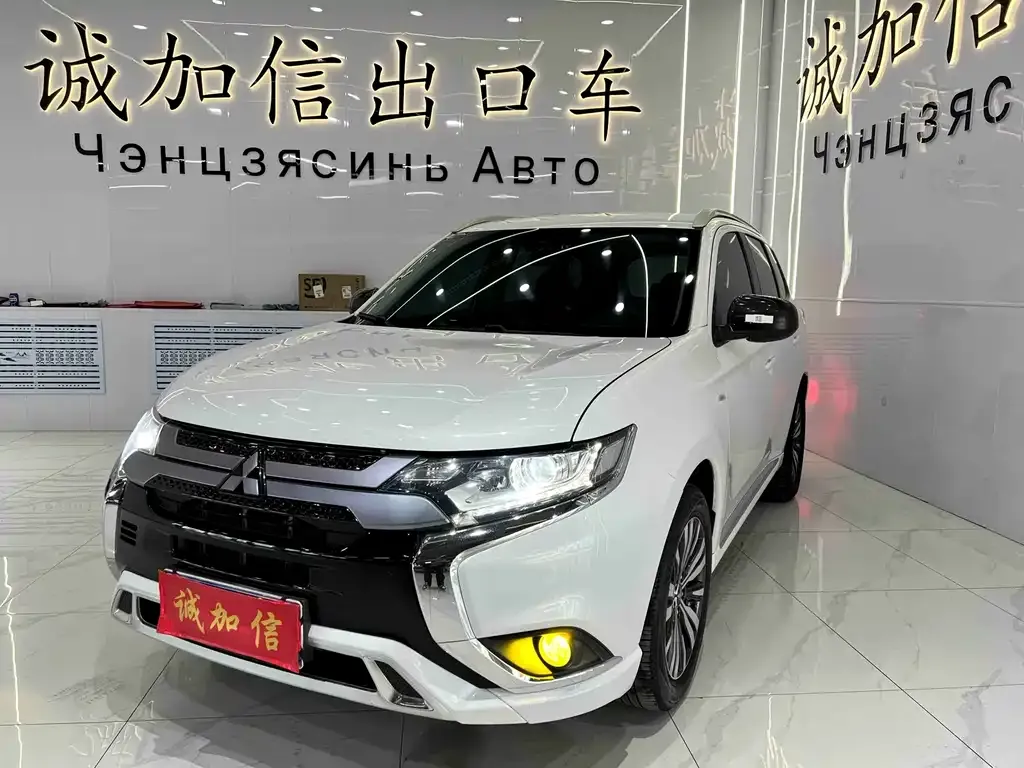 Mitsubishi Outlander — фото 1