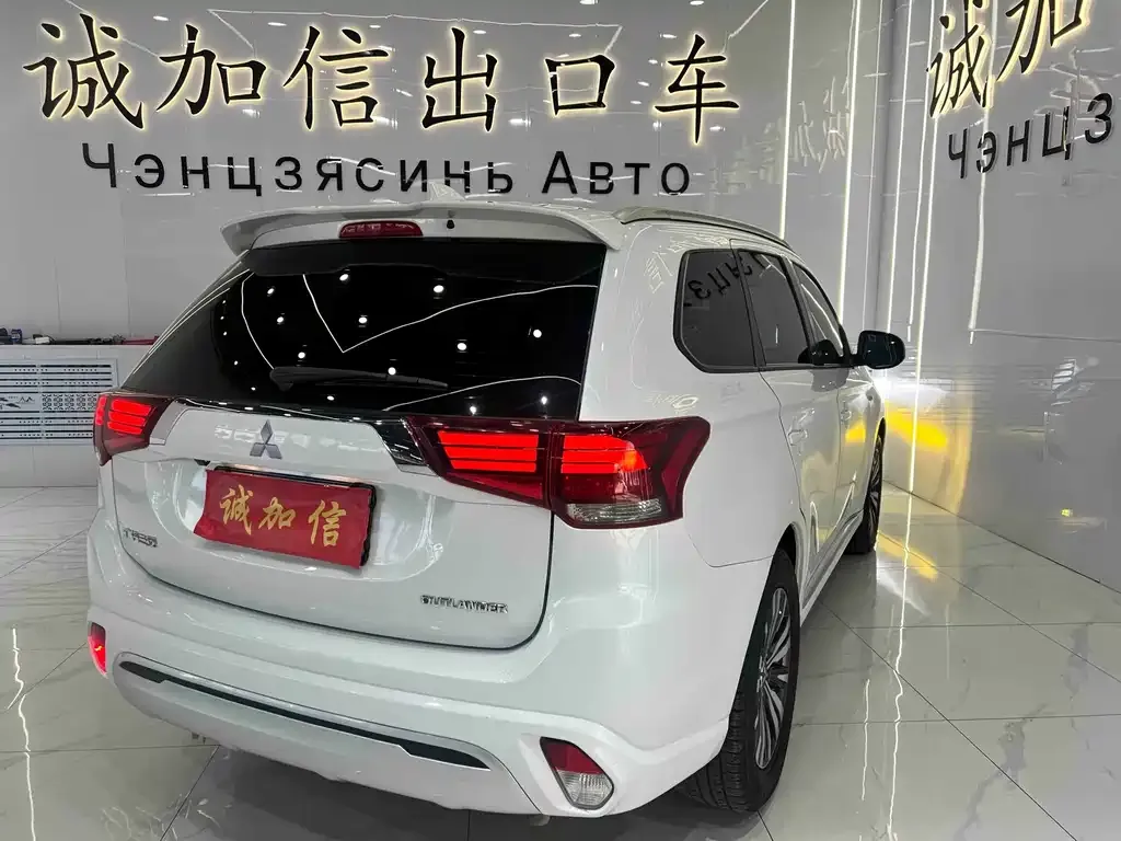 Mitsubishi Outlander — фото 4