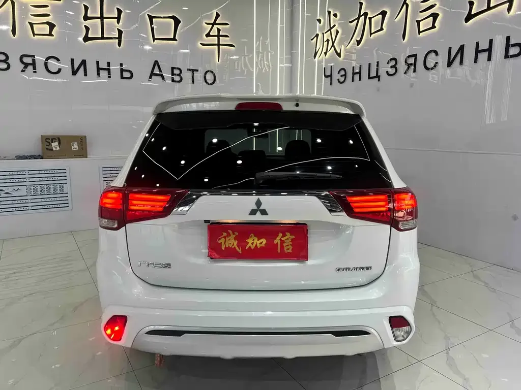 Mitsubishi Outlander — фото 3