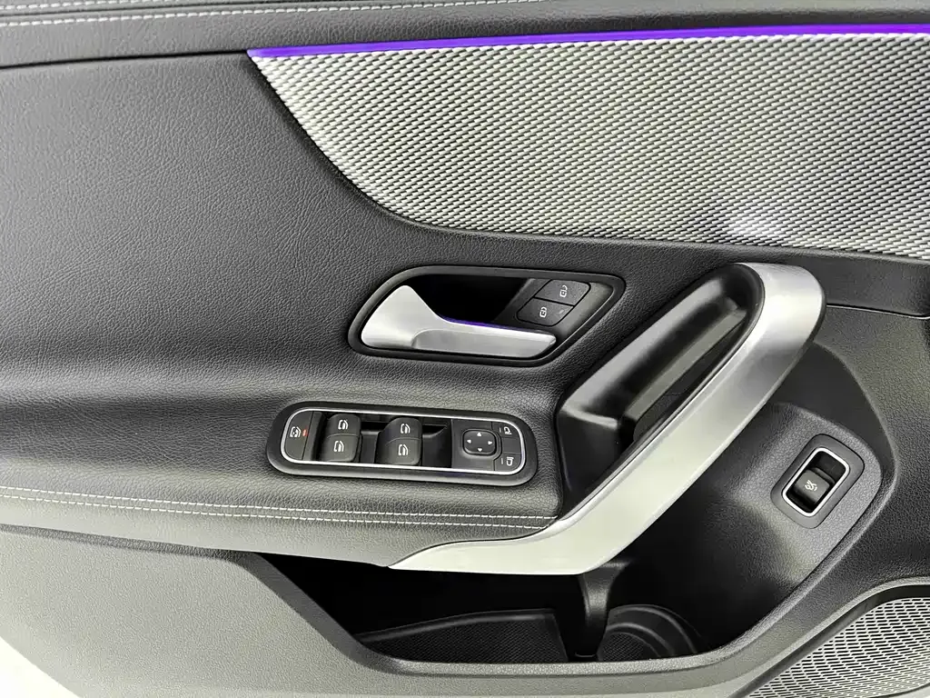 Mercedes-Benz A-Class — фото 10