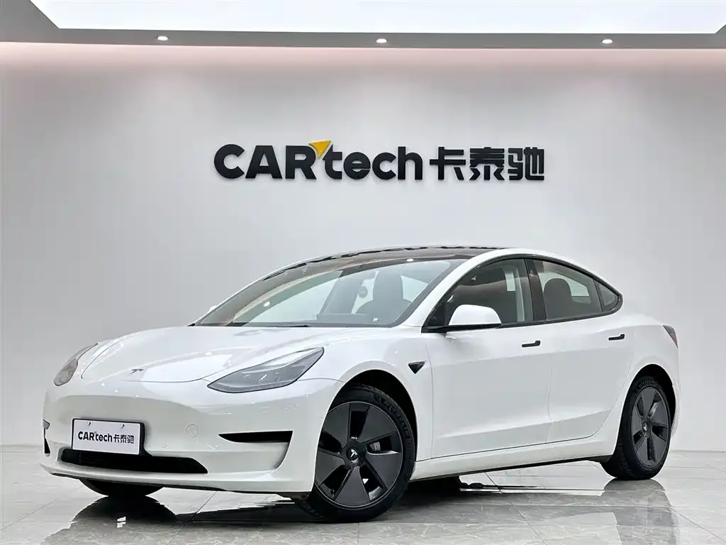 Tesla Model 3 — фото 1