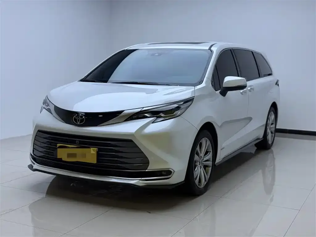 Toyota Sienna — фото 1