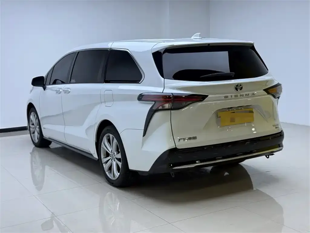 Toyota Sienna — фото 5