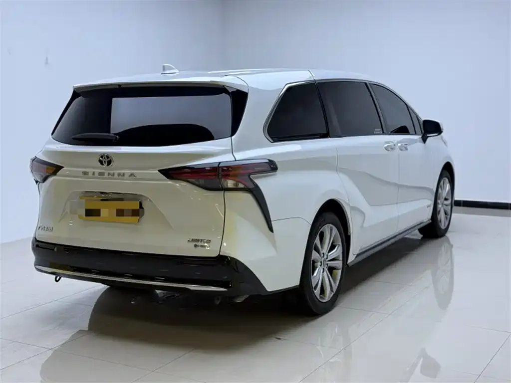 Toyota Sienna — фото 4