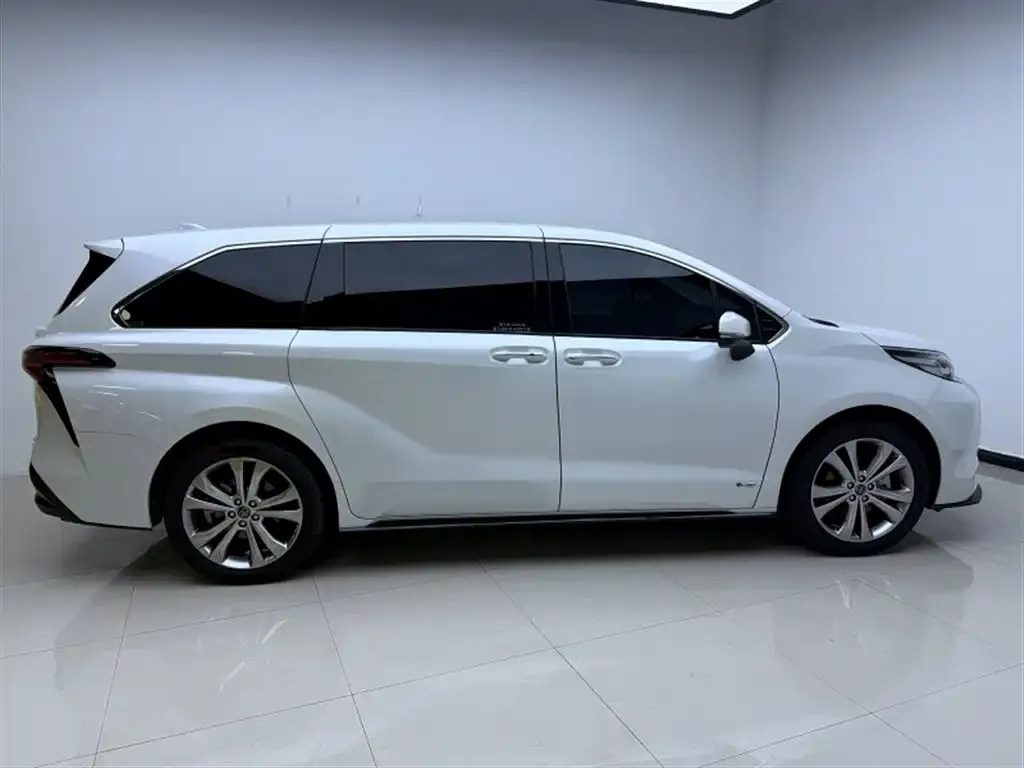 Toyota Sienna — фото 6
