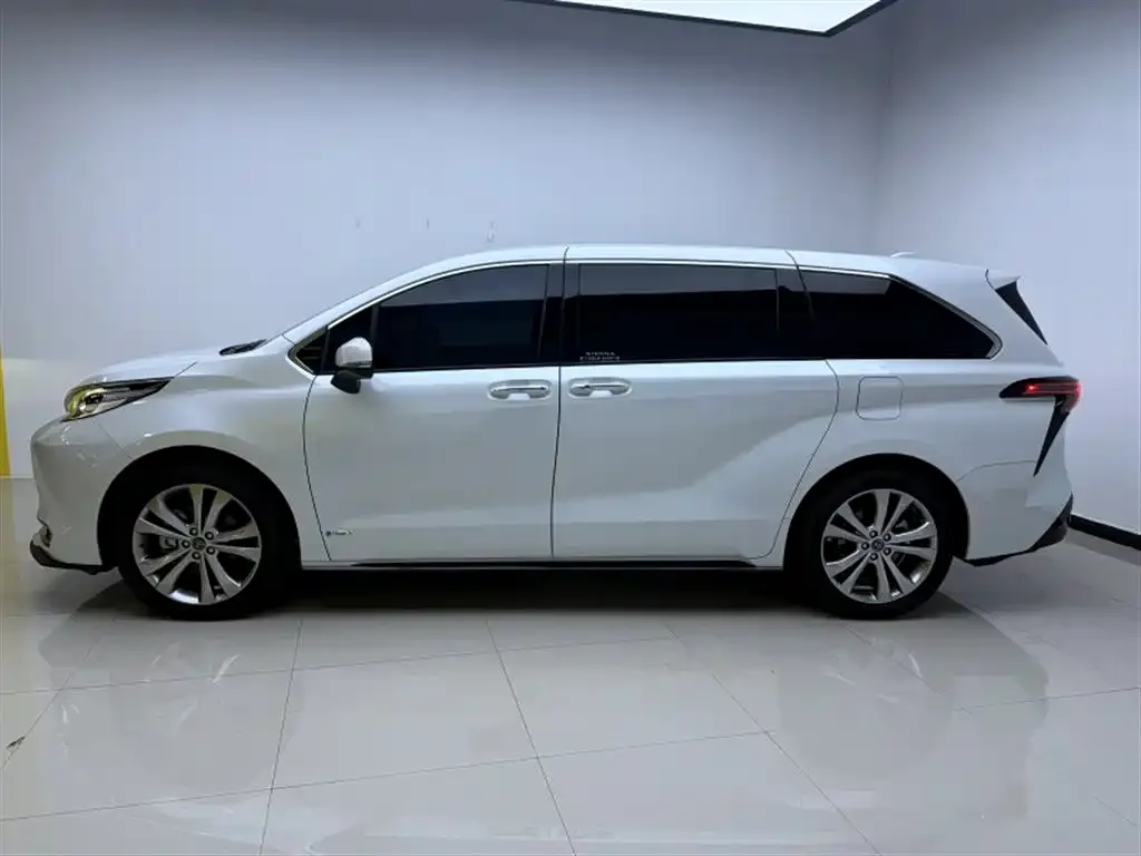 Toyota Sienna — фото 7