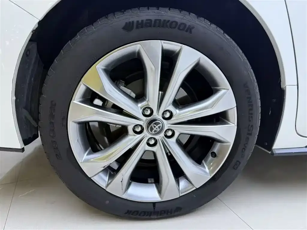 Toyota Sienna — фото 8