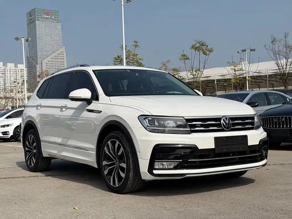 Volkswagen Tiguan L 2021 из CN, фото 4