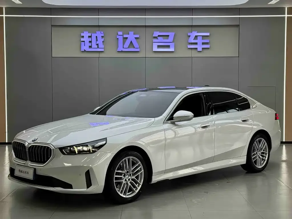 BMW 5 Series 2025 из CN, фото 1