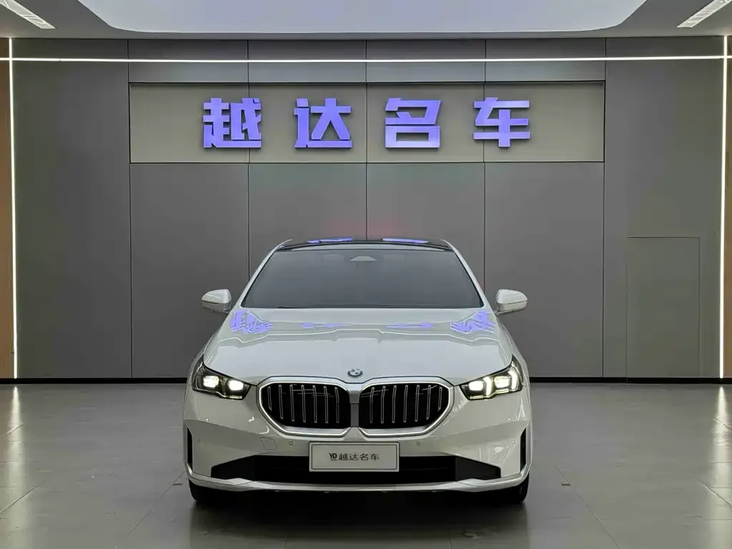 BMW 5 Series 2025 из CN, фото 5