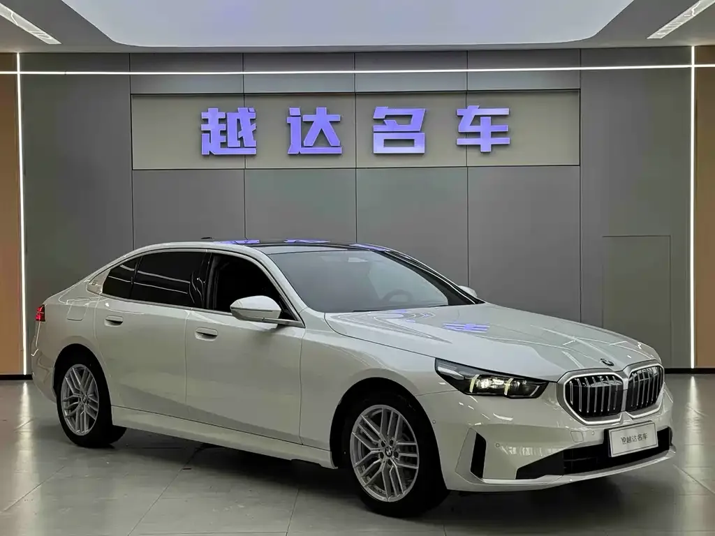 BMW 5 Series 2025 из CN, фото 6