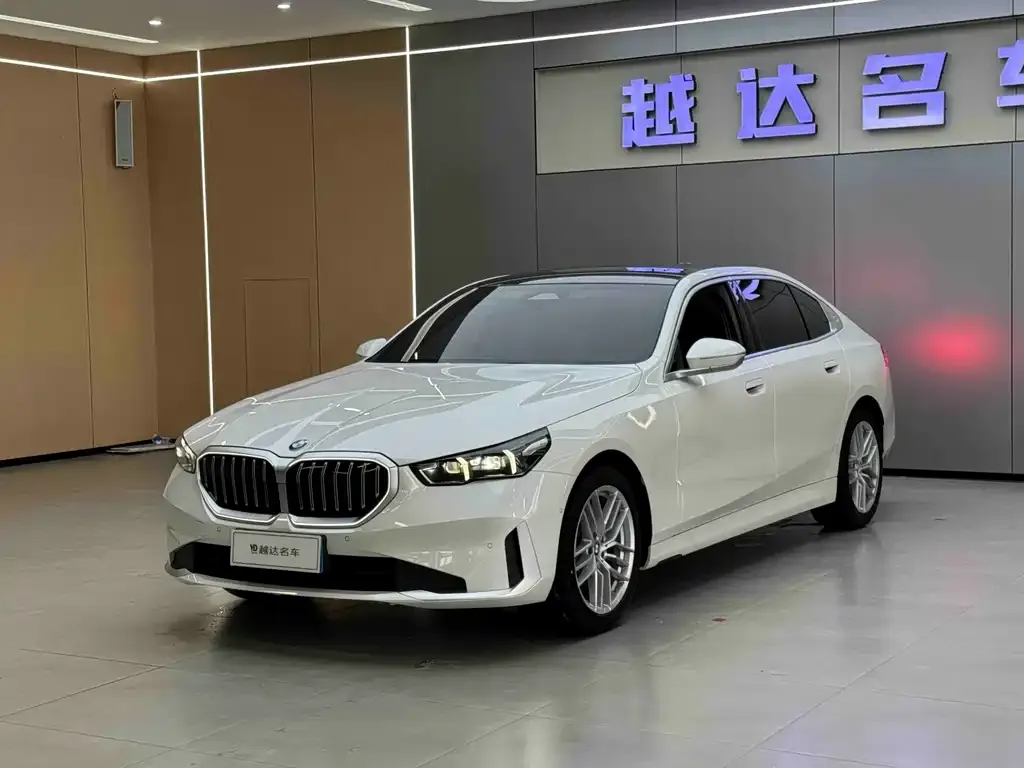 BMW 5 Series 2025 из CN, фото 8