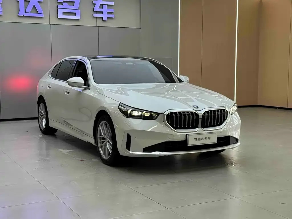 BMW 5 Series 2025 из CN, фото 7