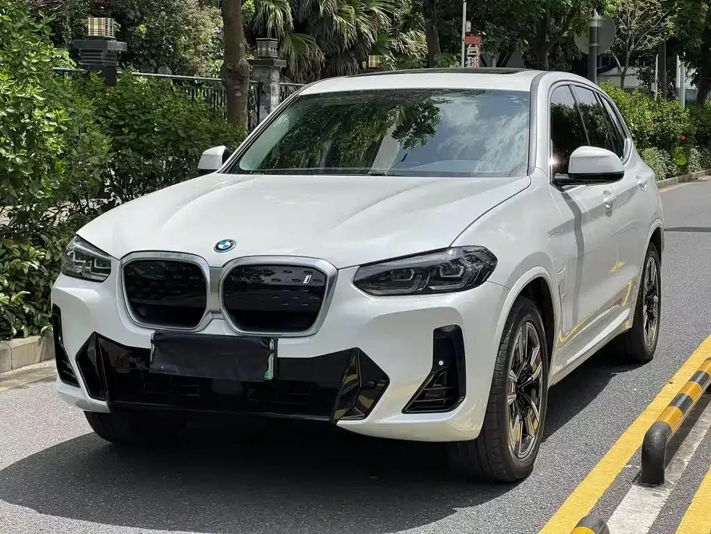 BMW iX3 — фото 1