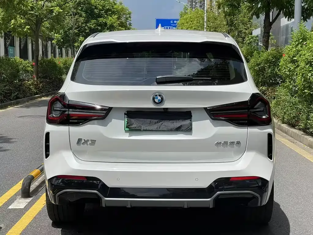 BMW iX3 — фото 9