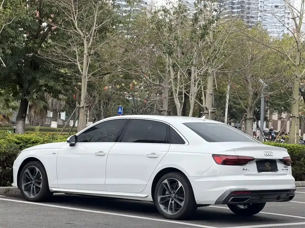 Audi A4L 2021 из CN, фото 8
